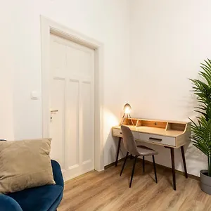 Glamorous Modern In The Hearth Of , בודפשט הונגריה
