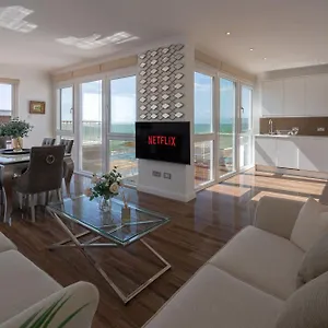 Penthouse Paradise: Beachfront Luxury With & Rooftop Views Apartment Brighton